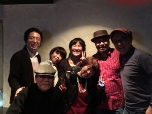 ラジャのマスター御夫妻とベースの松浦さんと一枚!